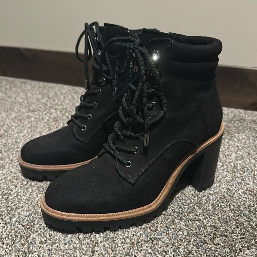 Jennifer Lopez heeled boots